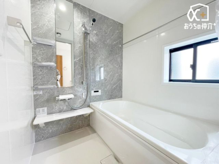 浴室 ～Bath～いつでも暖かいお風呂に入れるのが嬉しい追焚き機能付き。お仕事でご帰宅の遅くなったお父さんも暖かい湯船に入浴できます。もちろん広さも1坪タイプあるのでお子様ともゆったりと入れます。