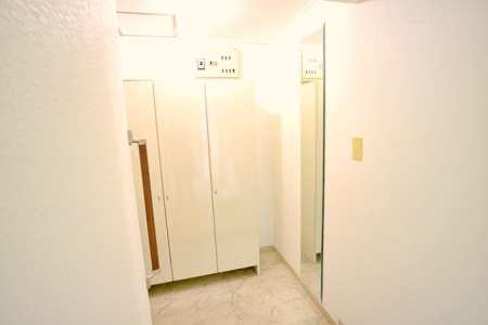 玄関 -