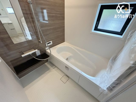浴室 ～Bath～一日の疲れを洗い流すバスルーム。シャワー派の人もせっかくのゆったりバスタブの心地よさを味わってみては？きっと毎日、帰ってきてからの時間が一層楽しみになるはずです。