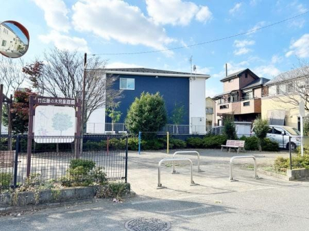 周辺環境 竹丘藤の木児童遊園 徒歩4分。砂場・鉄棒・パーゴラ・ベンチ特徴: 小さな広場のある、明るい公園です。 300m