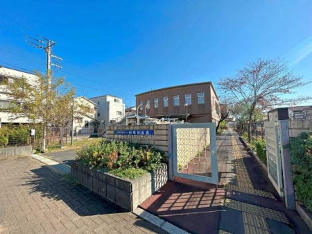 周辺環境 新堀保育園 徒歩8分。同園舎内にある子育て支援センター「ぶんぶん」は毎月１０００人を超えるぐらいの人気です。一度遊びに来てはいかがでしょうか 570m