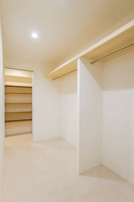 収納 ウォークインクローゼットの様子です。収納には寝具・衣類・趣味の物等を豊富に収納可能です！
