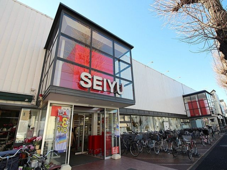 周辺環境 西友関町店 徒歩7分。青梅街道沿い北裏交差点近くにある西友のお店です。近くに大きなスーパーが少ないのでとても便利です。日用品や食品、何でも揃ってしかも安いです。 490m