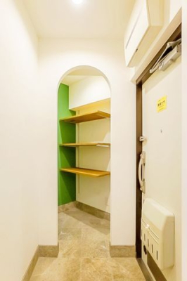 玄関 シューズインクローゼットがあり、靴や小物をしっかり収納でき、玄関がスッキリ整います。