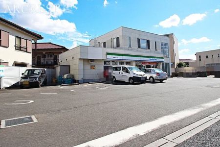 周辺環境 ファミリーマート新座野寺二丁目店 徒歩6分。営業時間：24時間 駐車場：有 440m