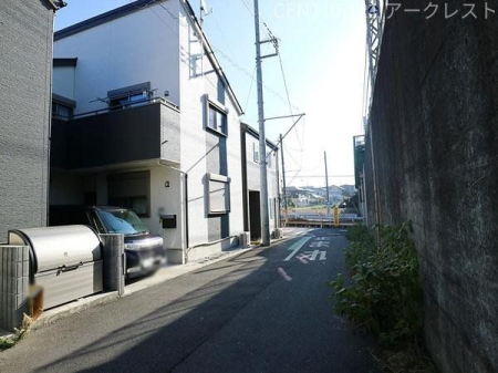 現地外観写真 南西側幅員4.5ｍの私道の様子