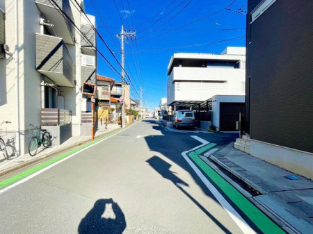 現地外観写真 広々としたインナーバルコニー付き！