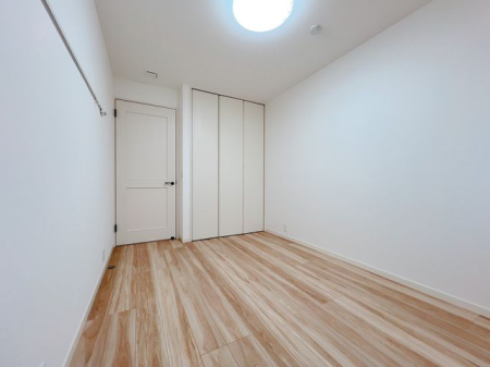 その他内観 いろんな用途で使用できる洋室。趣味の部屋、ペットのお部屋などお好きな用途でお使いいただけます。