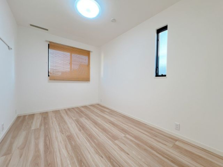 子供部屋 子供部屋にも使用できる洋室。お子様の成長にあわせてそれぞれのお部屋にしてみては。