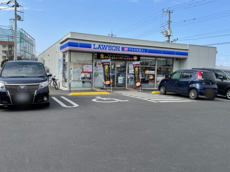 周辺環境 徒歩4分。【ローソン狭山南入曽店】営業時間24時間営業、車椅子対応の駐車場、NFC モバイル決済、クレジット カード可。 310m