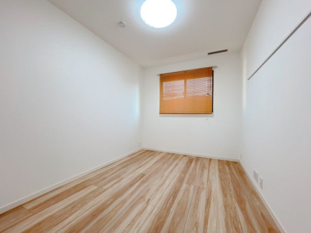 その他内観 いろんな用途で使用できる洋室。趣味の部屋、ペットのお部屋などお好きな用途でお使いいただけます。