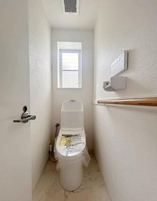 トイレ 温水洗浄機能付きトイレです