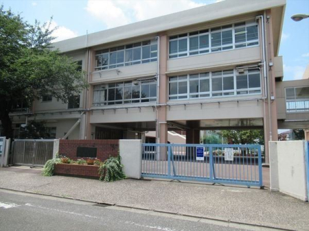 周辺環境 東村山市立東村山第六中学校 徒歩14分。【通学 区域】秋津町一丁目、二丁目、四丁目、五丁目 青葉町三丁目、四丁目 1120m