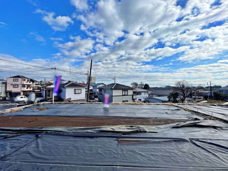 現地土地写真 落ち着いた雰囲気が漂う住宅街。ゆったりと暮らしたい方にもおすすめしたい、静かで心地良い住環境になっております。皆様のお問い合わせお待ちしております！