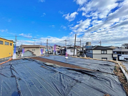 現地土地写真 閑静な住宅地で子育て家族にピッタリ。毎日のお散歩も快適な緑に恵まれたエリアで、自然に包まれた穏やかな暮らしを実現するための、ゆとりある住環境が整っています。