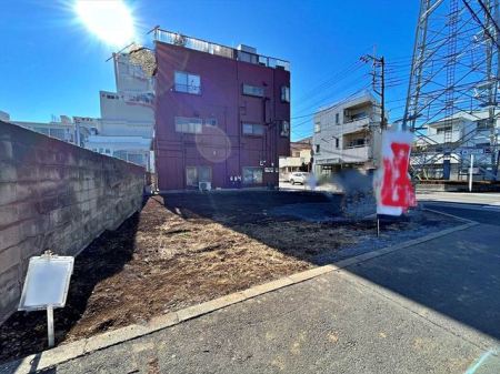 現地土地写真 周辺にはお買い物施設が揃い生活環境良好！