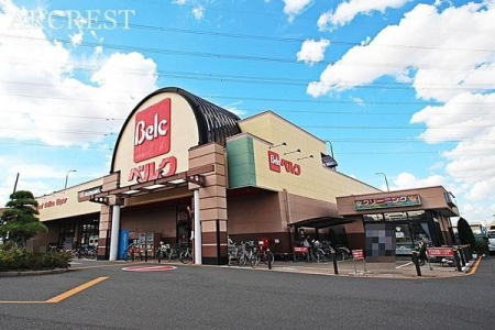 周辺環境 ベルク池田店 徒歩6分。営業時間：9:00～0:00　駐車場：150台（無料） 420m
