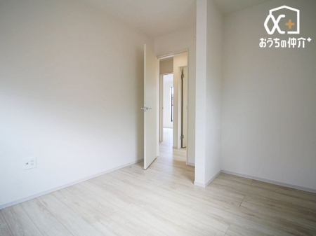 その他内観 ２階5.2帖の洋室です。テレワークルームや趣味のお部屋としても利用できます！