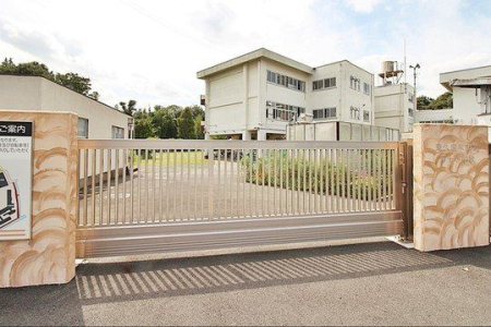 周辺環境 東久留米市立第十小学校 徒歩12分。児童数：320人(2022年度) 黒目川沿いに位置する、自然を感じられる環境です。 890m