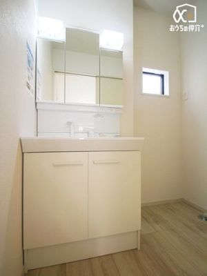洗面台・洗面所 清潔感のある洗面所は、シンプルでありながら機能的なデザインが特徴。毎日の身支度やお手入れがスムーズに行えます。