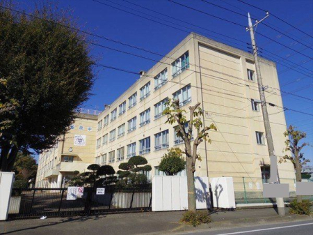周辺環境 狭山市立柏原中学校 徒歩5分。【柏原中学校】生徒数：270名（令和5年度4月現在）バス停なども近く校庭も広い中学校 360m