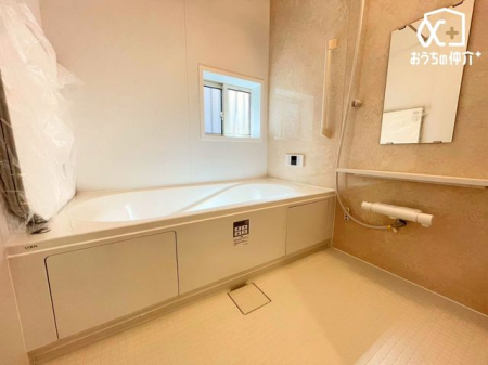 浴室 ～Bath～いつでも暖かいお風呂に入れるのが嬉しい追焚き機能付き。お仕事でご帰宅の遅くなったお父さんも暖かい湯船に入浴できます。もちろん広さも1坪タイプあるのでお子様ともゆったりと入れます。