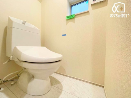 トイレ 清潔感のあるトイレです。もちろんウォシュレット機能付き