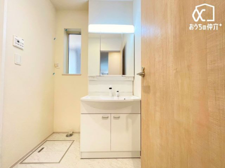 洗面台・洗面所 ～Wash room～大きな洗面　家族みんなが毎日使う洗面室。忙しい朝には使いやすい洗面で、ステキな一日のスタートをきりましょう。