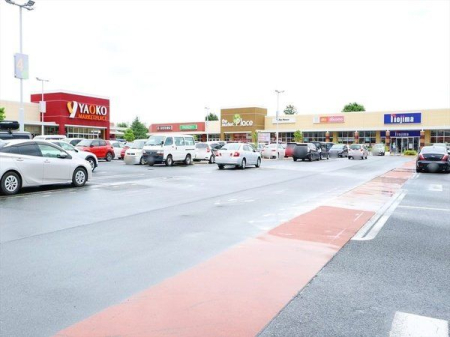 周辺環境 ザ・マーケットプレイス川越的場店 徒歩76分。駐車場が広く、車での来店も可能です。生活用品など様々な商品が揃っています。 6070m