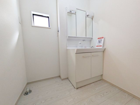 洗面台・洗面所 ～Wash room～大きな洗面　家族みんなが毎日使う洗面室。忙しい朝には使いやすい洗面で、ステキな一日のスタートをきりましょう。