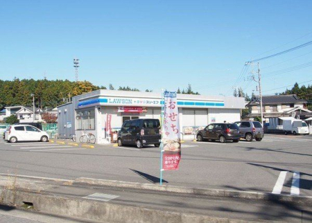 周辺環境 徒歩5分。【ローソン・スリーエフ入間上小谷田店】　営業時間 24時間営業　車椅子対応の駐車場・入り口あり 370m
