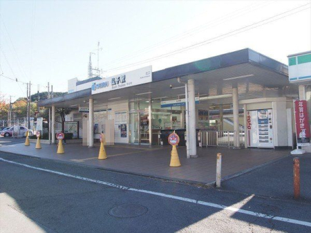 周辺環境 徒歩27分。【仏子駅(西武 池袋線)】　バリアフリー車椅子対応の入り口　車椅子対応の駐車場設備トイレ　池袋駅まで42分 2100m