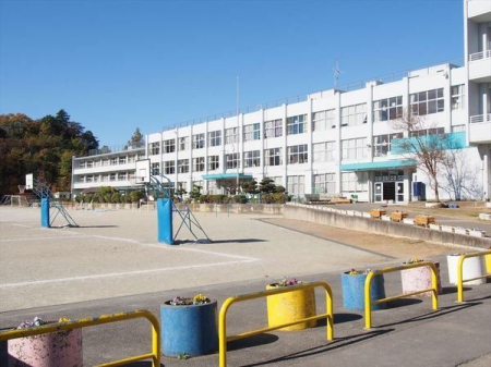 周辺環境 徒歩8分。【入間市立東金子小学校】西武池袋線仏子駅下車 徒歩20分 590m