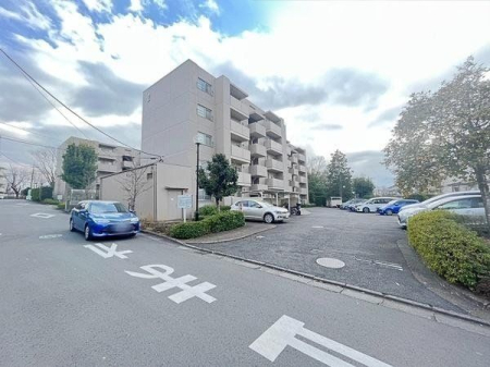 駐車場 駐車場の様子敷地内駐車場（空き状況は担当者にご確認ください）
