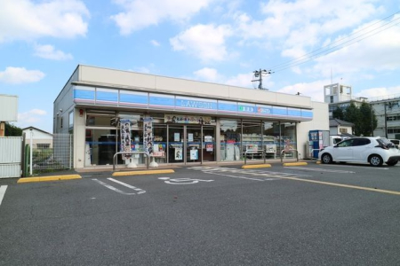 周辺環境 徒歩6分。【ローソン狭山富士見二丁目店】営業時間24時間営業、車椅子対応の駐車場、クレジット カード可。 450m
