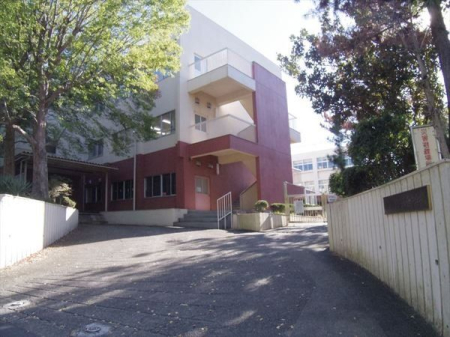 周辺環境 狭山市立狭山台中学校 徒歩23分。【狭山台中学校】校庭も広く、周辺は緑に囲まれた落ち着いた学校です 1770m