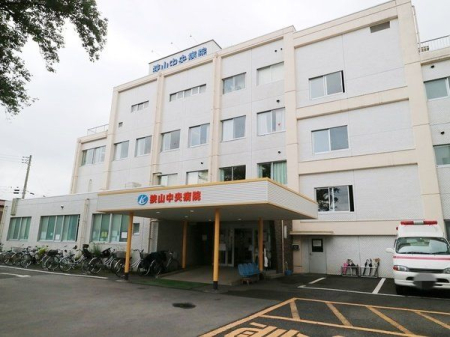 周辺環境 徒歩4分。【狭山中央病院】営業時間 09：00～17：00　西武新宿線「新所沢駅」東口下車徒歩10分 310m