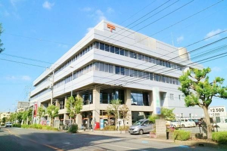 周辺環境 徒歩11分。【狭山郵便局】営業時間9時00分～17時00分(日休)、取り扱いサービス郵便・貯金・保険・ゆうゆう・ATM。駐車33台。 840m