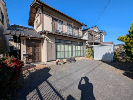 現地土地写真 建築条件なしにつきお好きなハウスメーカーで建築可能！夢のマイホームを実現！整形地は形が整っているため、建物の配置やデザインが自由に行えます。建物の角度や間取りの制限が少なく、土地を有効に活用できます！