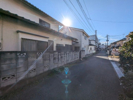 現地土地写真 子育てファミリーはもちろん、ゆったりと暮らしたい方にもおすすめしたい、落ち着いた住環境になっております。