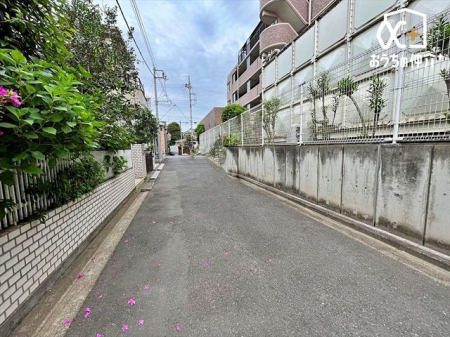 現地外観写真 子育てファミリーはもちろん、ゆったりと暮らしたい方にもおすすめしたい、落ち着いた住環境になっております。
