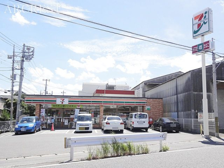 周辺環境 セブンイレブン新座大和田店 徒歩6分。みんな大好きセブンイレブン。ホットスナックが美味しい。有名店とのコラボや定期的なフェアも開催しているので飽きないですね。 480m