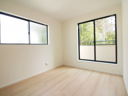 子供部屋 子供部屋にオススメな洋室の様子です。バルコニーに面しているため、換気もしやすい子供部屋。収納スペースもしっかりとございます。