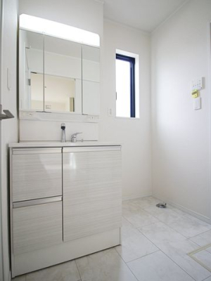 洗面台・洗面所 ～Wash room～家族みんなが毎日使う洗面室。忙しい朝には使いやすい洗面で、ステキな一日のスタートをきりましょう。