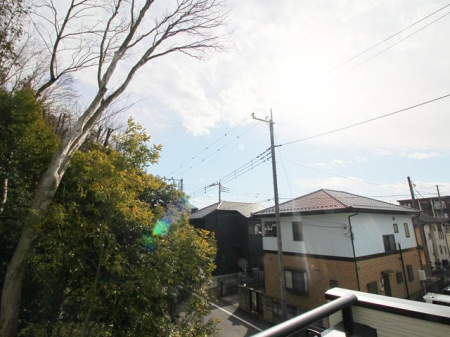 その他 2階から眺める景色です。晴れた日には青空が広がる、気持ちの良いバルコニーです！