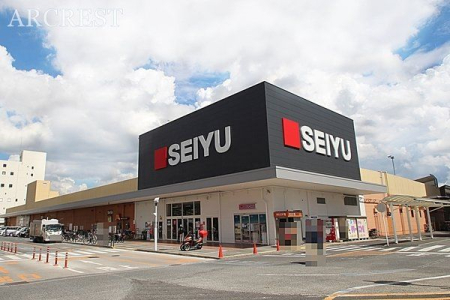 周辺環境 西友新座店 徒歩9分。営業時間：24時間営業 駐車場：有 710m