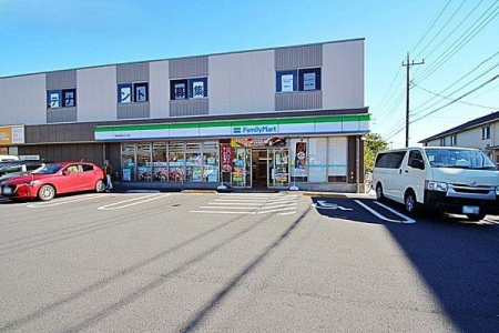 周辺環境 ファミリーマート西東京新町店 徒歩5分。24時間営業　駐車場有 軽食・飲み物、急なお買い物に便利です。 360m