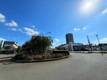 周辺環境 狭山ヶ丘駅　東口　(西武 池袋線) 徒歩7分。閑静な住宅街に囲まれた狭山ヶ丘駅はとても住み心地が良いです！ 560m