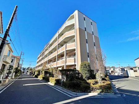 現地外観写真 現地は閑静な住宅街、晴れた日は太陽の光を浴びて気持ちもリフレッシュ！新生活を始めるのにぴったり。いつでもご見学いただけます！