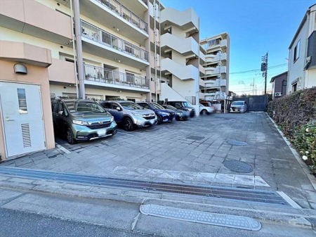駐車場 敷地内駐車場の様子。